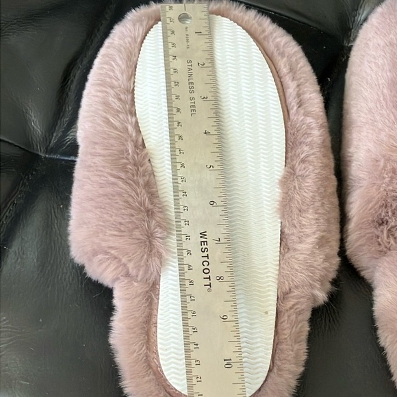 Cozy Faux Fur Slippers women’s size 8.5-9 in Light mauve/brown - Picture 5 of 13